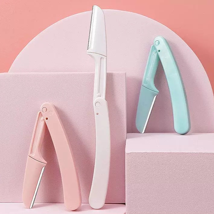 Glowly folding face razors in pink, white and mint on a pastel background